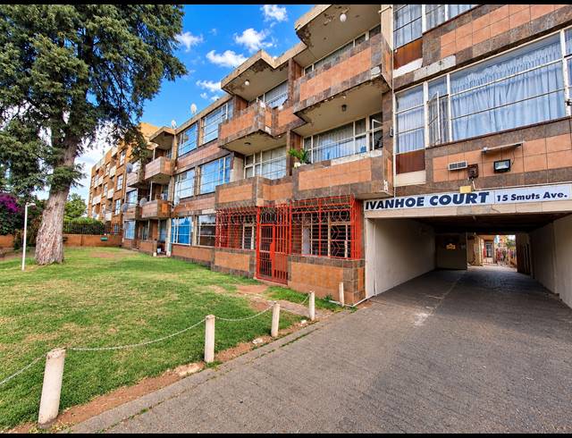 2 BEDROOM FLAT FOR SALE IN VEREENIGING CENTRAL